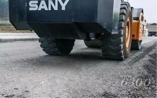 三一“压得快”系列压路机在广西柳州进行实地测验