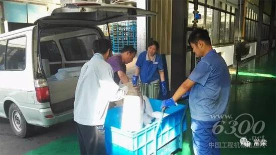 机加工厂每天上午给车间备足冰块