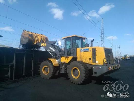 太行山旁,徐工V系列装载机奔波货场、煤场