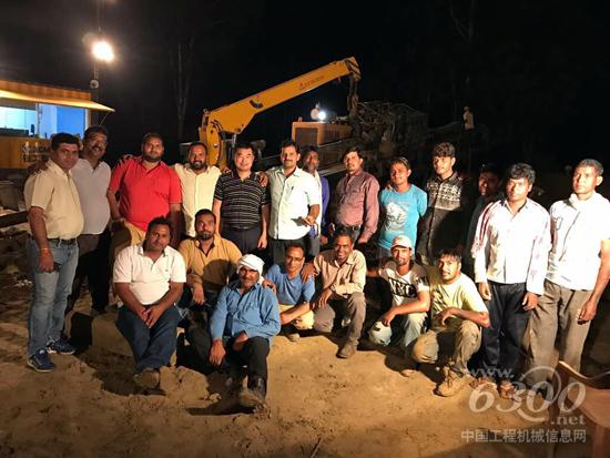 凌晨两点,成功穿越恒河后的合影