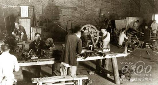 徐工装载机向建军90周年献礼!