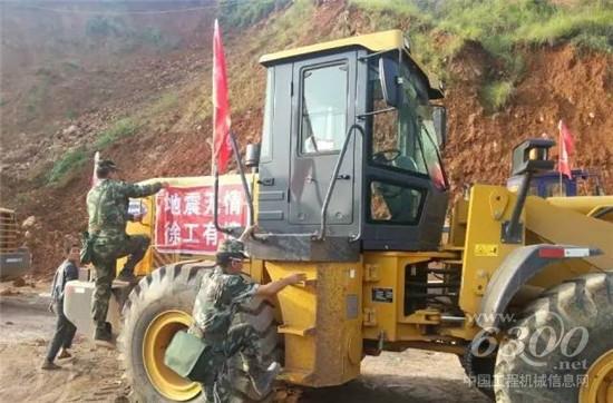 徐工装载机向建军90周年献礼!