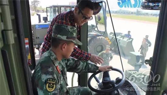 徐工装载机向建军90周年献礼!