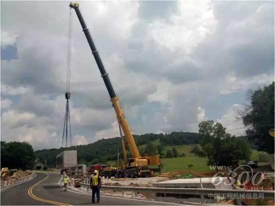 XCA300U在Waynesburg地区,完成水泥预制块吊装