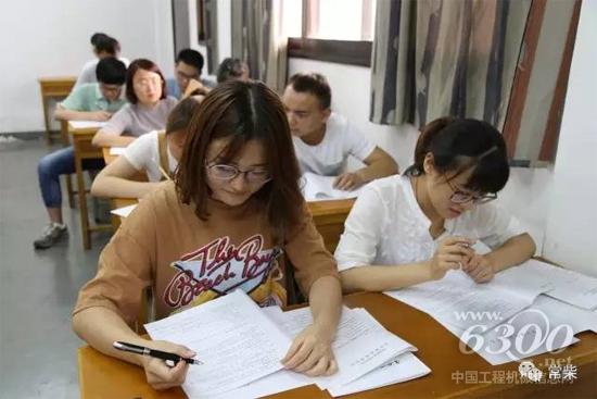 新大学毕业生签订劳动合同