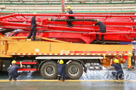 泵送装配班干的就是“收口”的活儿