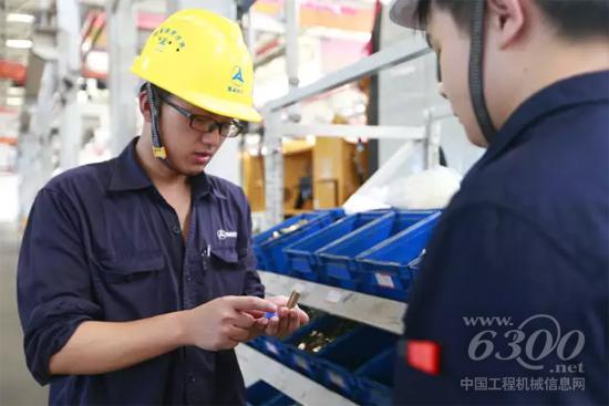 奉俊翔今年刚满28岁