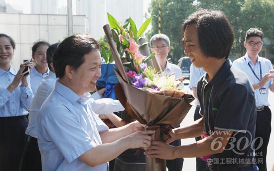 项目组获得了中联重科领导和员工的热烈欢迎