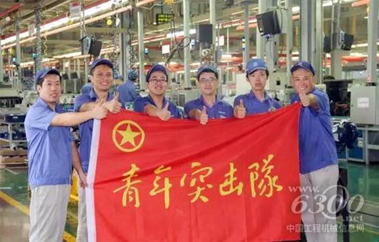 集团团委成立了16支青年突击队活跃在各生产厂