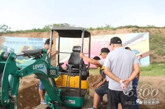 雷沃微挖FR18E-u备受客户青睐