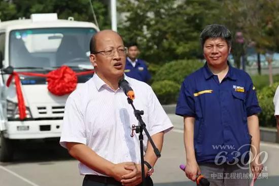 徐工机械总裁助理、徐工进出口公司总经理刘建森在交付仪式上致辞