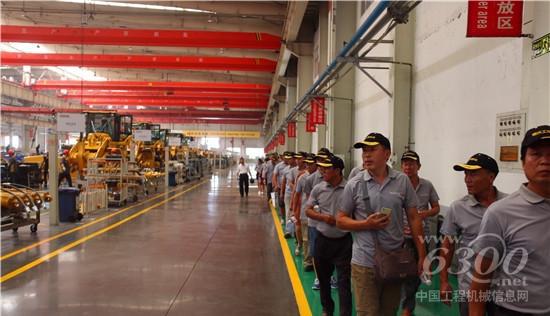 欢畅“雷沃行”   雷沃工程机械啤酒季旺销