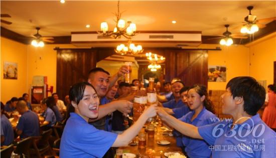 欢畅“雷沃行”   雷沃工程机械啤酒季旺销