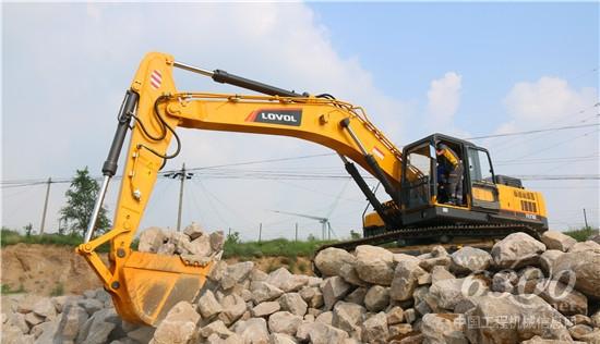 欢畅“雷沃行”   雷沃工程机械啤酒季旺销