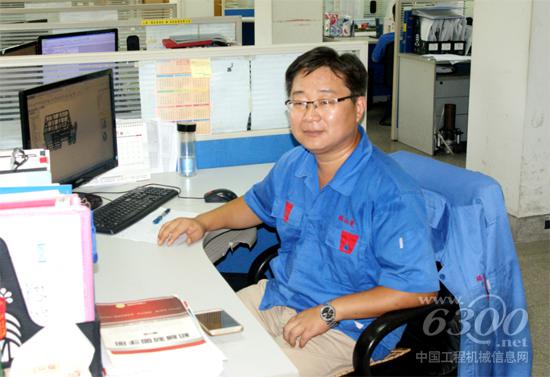 工作中的宋海峰