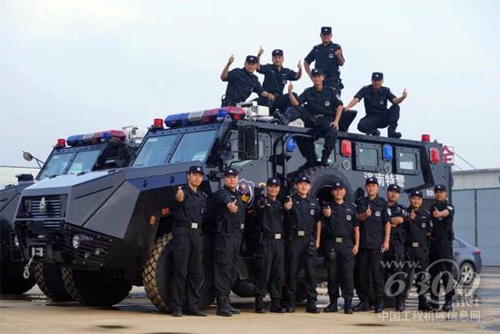 青岛重工“獒威”装甲车和“虎威”装甲车亮相