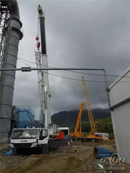 印度尼西亚镊还原生产线安装,包括百吨级汽车起重机、履带起重机在内的多台徐工产品正在协同完成吊装