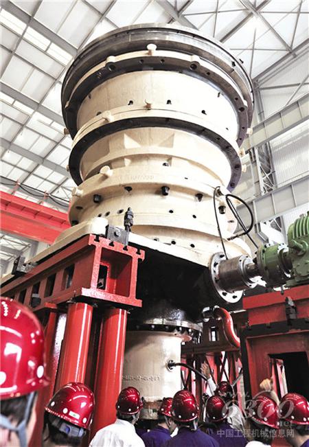 巴西淡水河谷公司液压旋回破碎机试车