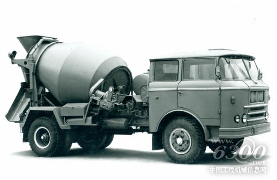 1966年,由建机院设计、上海华东建筑机械厂制造的混凝土搅拌运输车