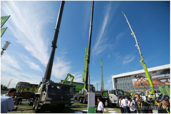 中联重科100吨汽车起重机和55吨汽车起重机