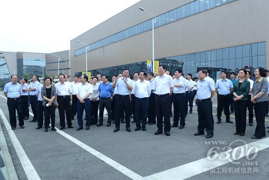 湖南省委书记杜家毫、省长许达哲率市州委书记市州长到泰富重装观摩