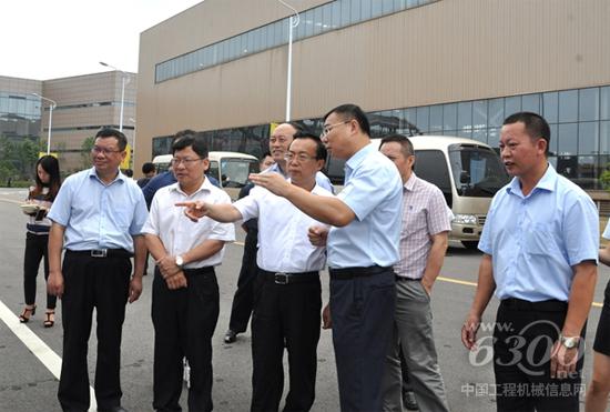 湖南省副省长向力力到泰富重装集团调研