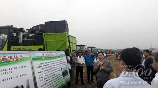 与会专家领导详细了解玉米生产全程机械化技术路线