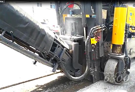 徐工XM1003系列铣刨机云南地区市政道路施工工程