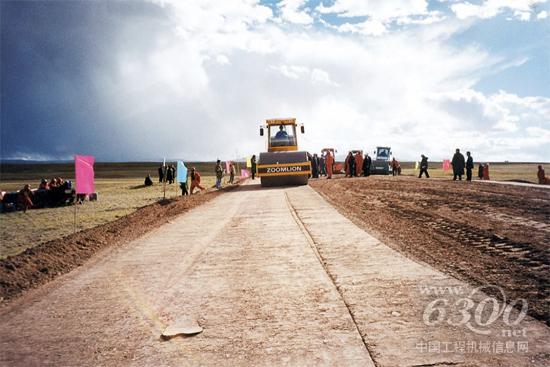 中联重科筑路设备参建青藏铁路