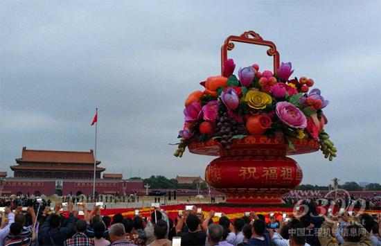 “祝福祖国”主景花篮