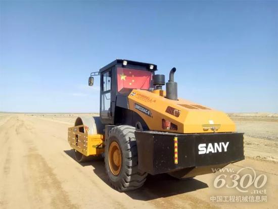 新一代C8全液压单钢轮压路机