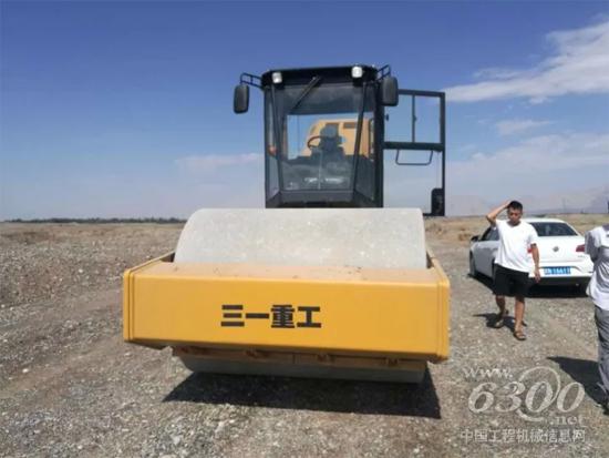 三一压路机