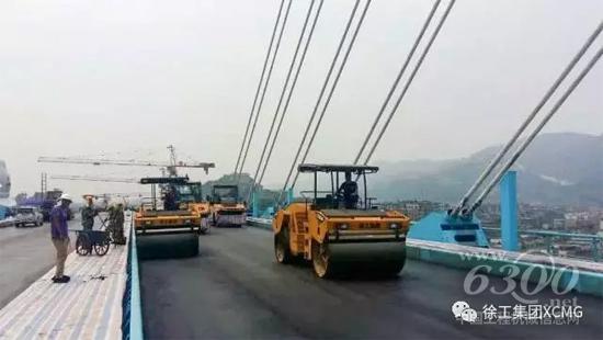 徐工高端双钢轮压路机助力世界最高桥——北盘江大桥建设