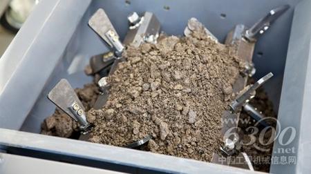 容量约30kg的WLM30双卧轴强制式搅拌器的一个重要特点便是其极高的拌合强度