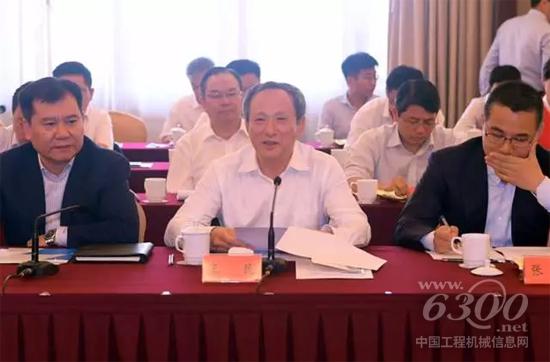 王民董事长作题为《以“担大任、行大道、成大器”的追求抱负,坚守弘扬新时代企业家精神》的发言