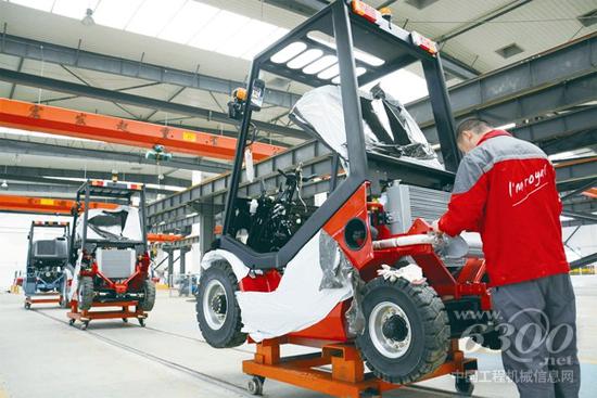 出口叉车生产忙