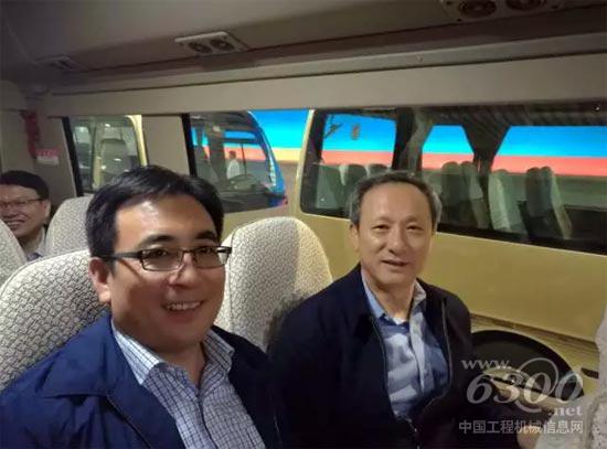 10月16日,徐工集团党委书记、董事长王民(右一)代表抵达北京