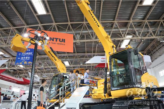 制造精良的山推挖掘机