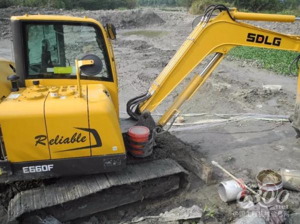 山东临工E660F挖掘机