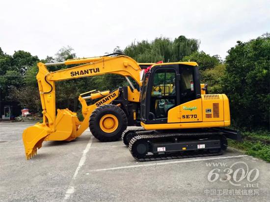 山推挖掘机展销会在浙江举办