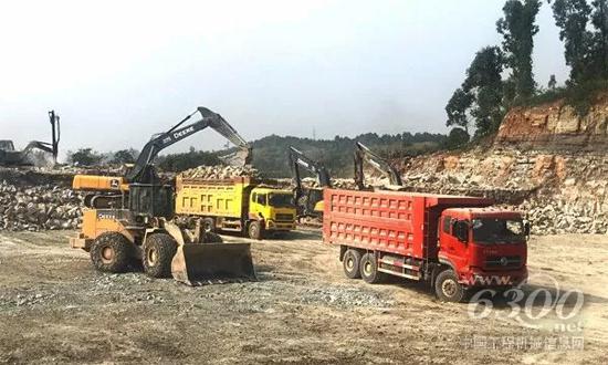 约翰迪尔设备在施工