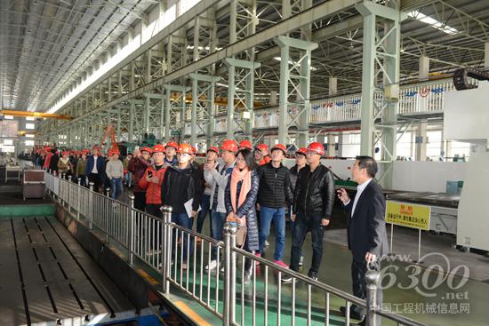 烟台大学文经学院一行师生到方圆集团参观