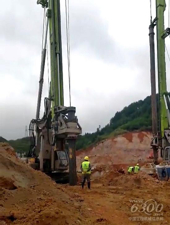 刘玉伍驻守的工地上,客户购买的中联重科旋挖钻正在稳定施工