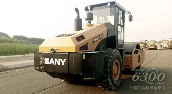 三一全液压压路机SSR220AC-8助力广西梧柳高速公路