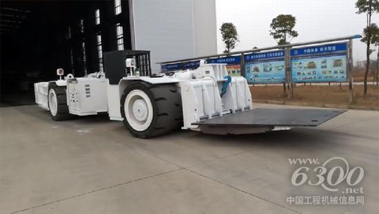 航天重工研制生产智能超大防爆铲板搬运车