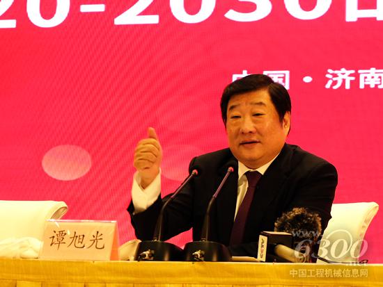 一个目标：就是收入达到一千亿美元。