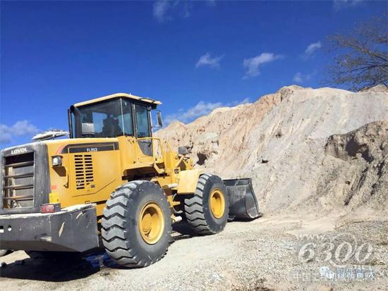 施工中的雷沃设备