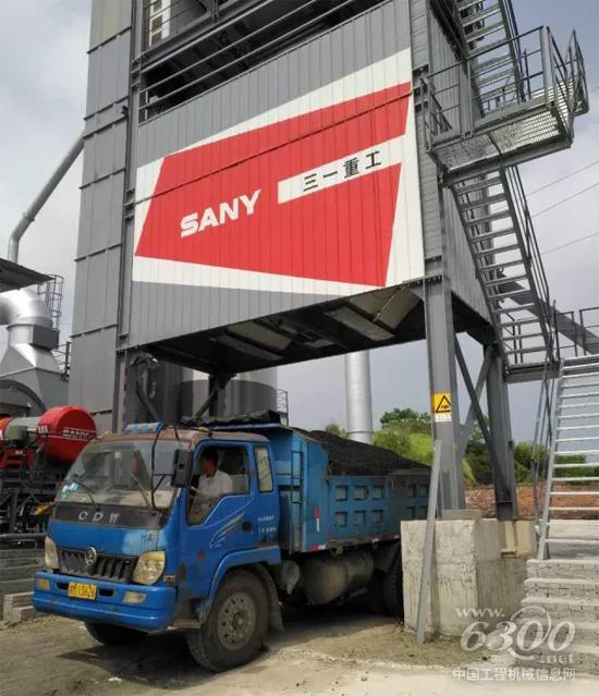 三一C8沥青搅拌站现场生产图