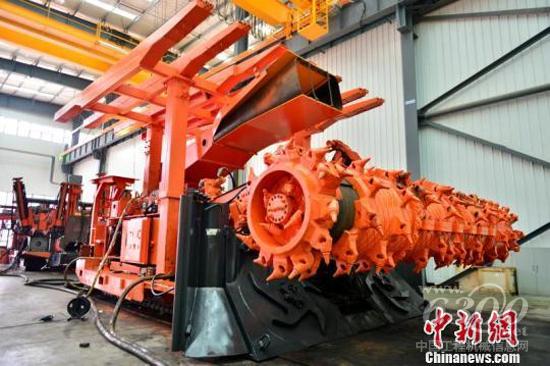 煤矿护盾式快速掘锚装备