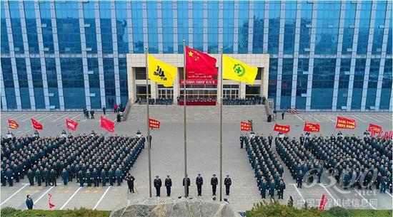 山推职工环厂跑提振精气神 凝聚正能量